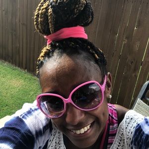 Meet your Posher, Monica a.